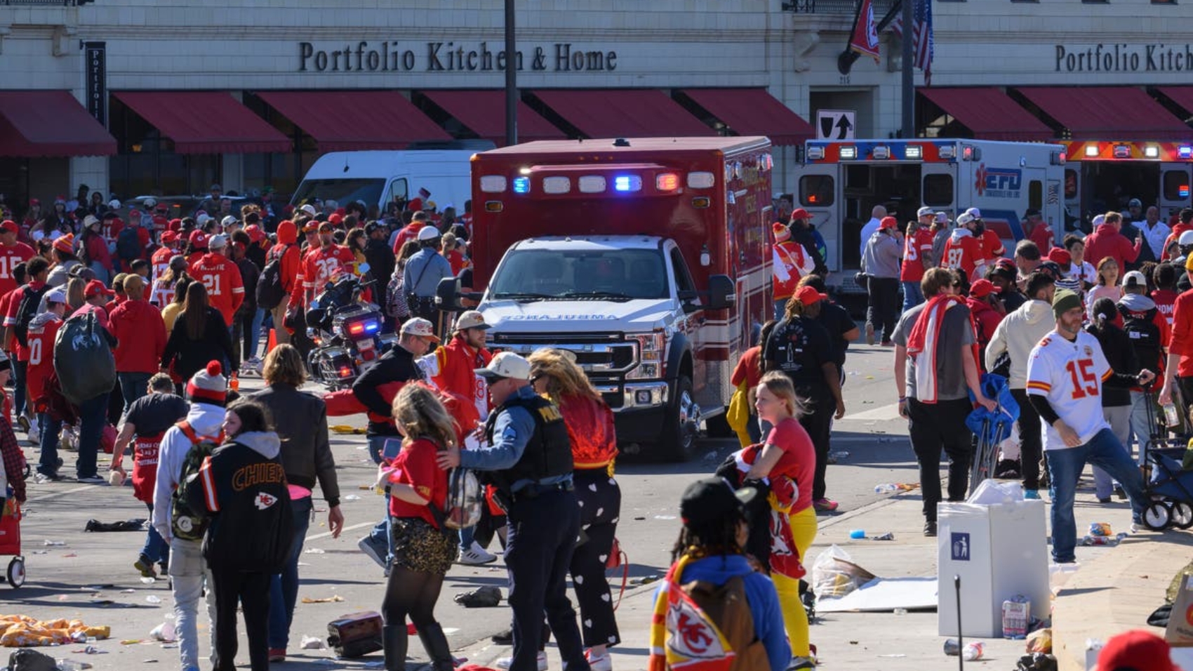 Chiefs_Parade_Shooting_52444.jpg