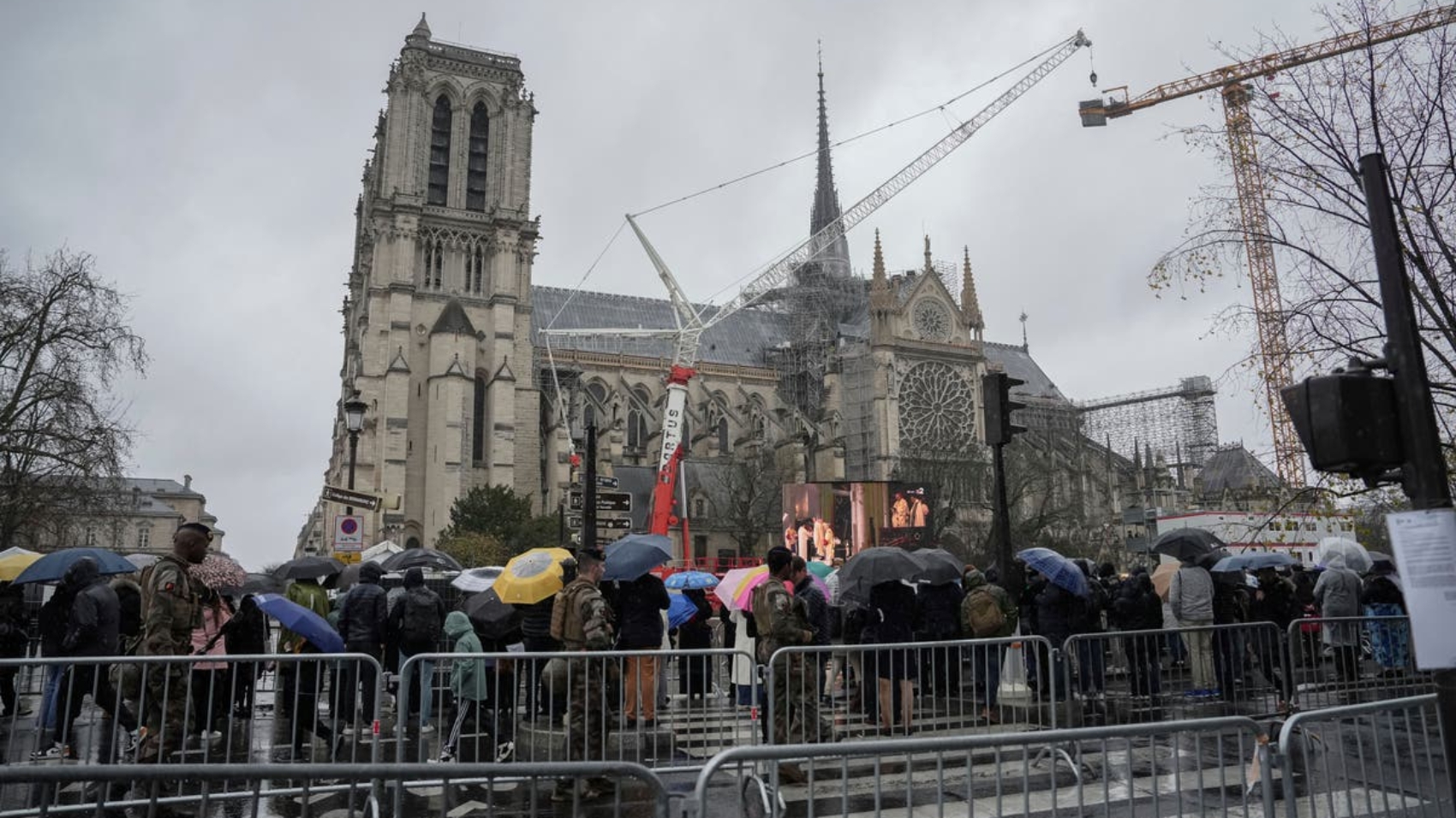 France_Notre_Dame_Mass_28326.jpg