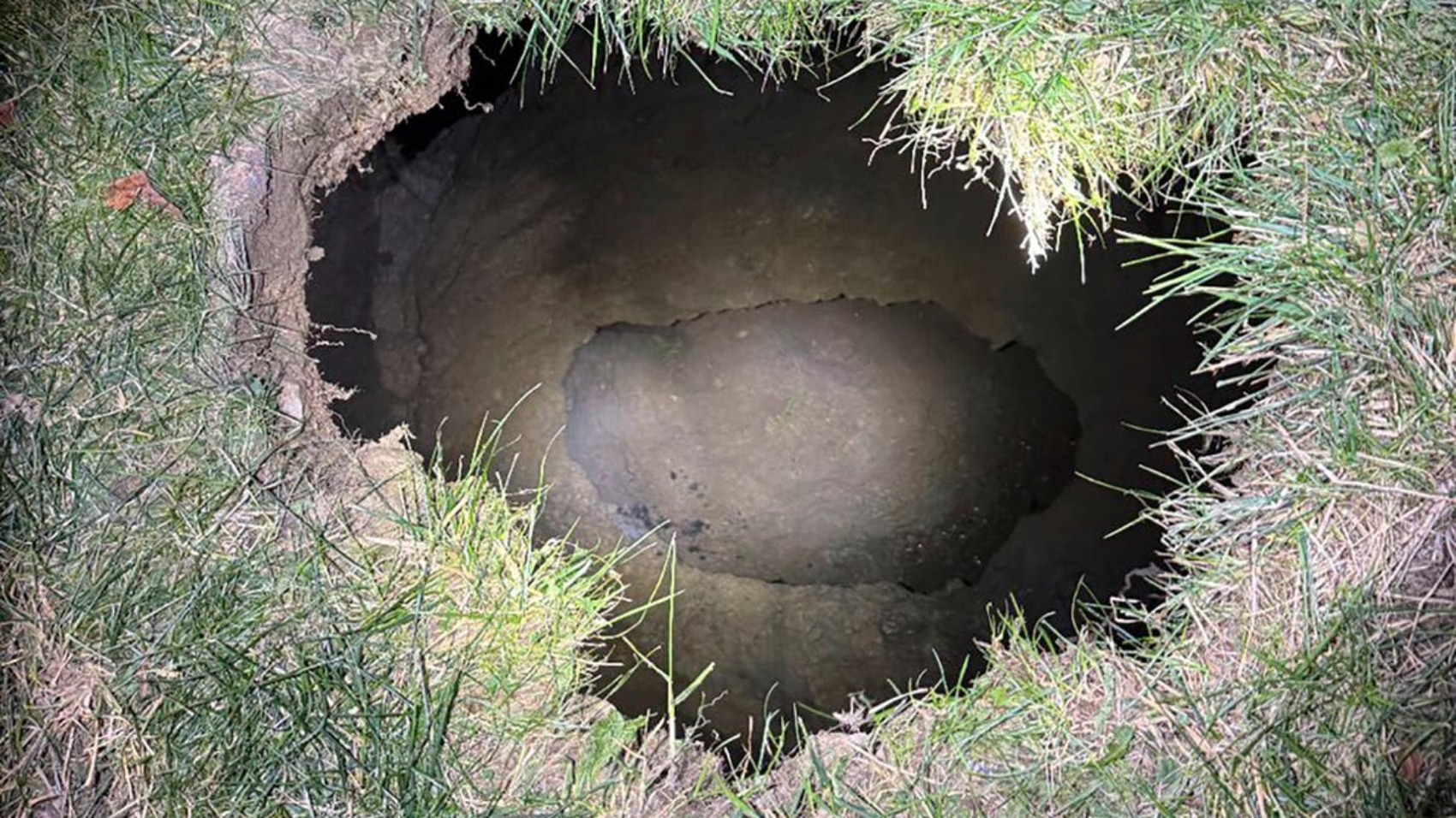 Missing_Woman-Sinkhole_Search_70073.jpg