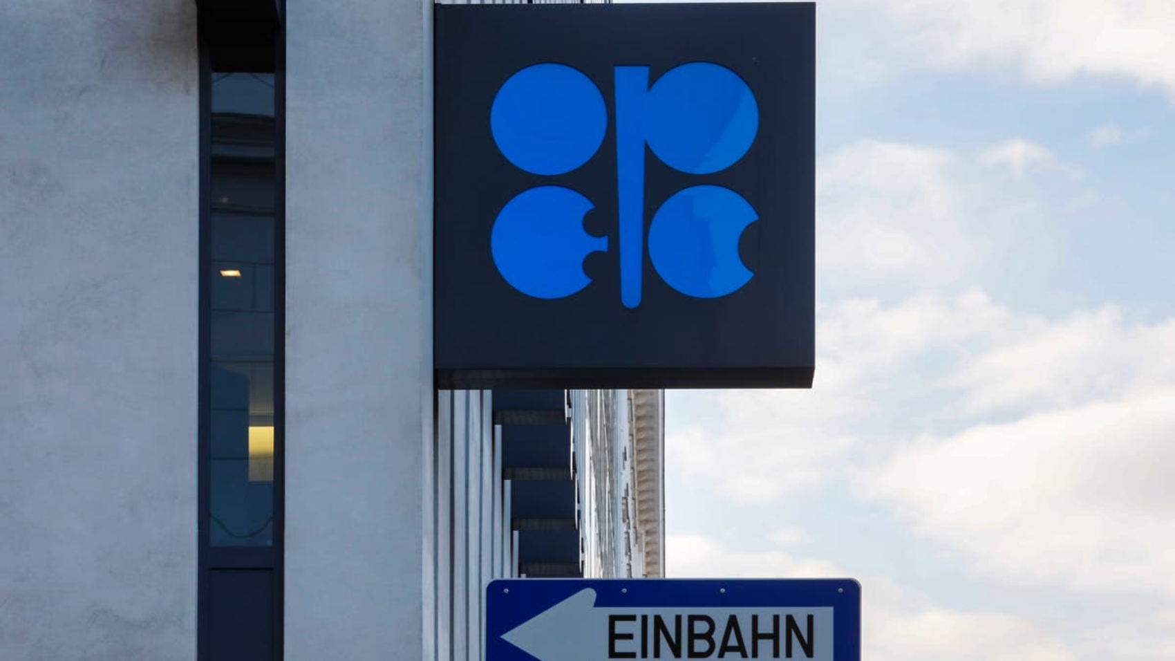 OPEC2B_Oil_Prices_15299.jpg