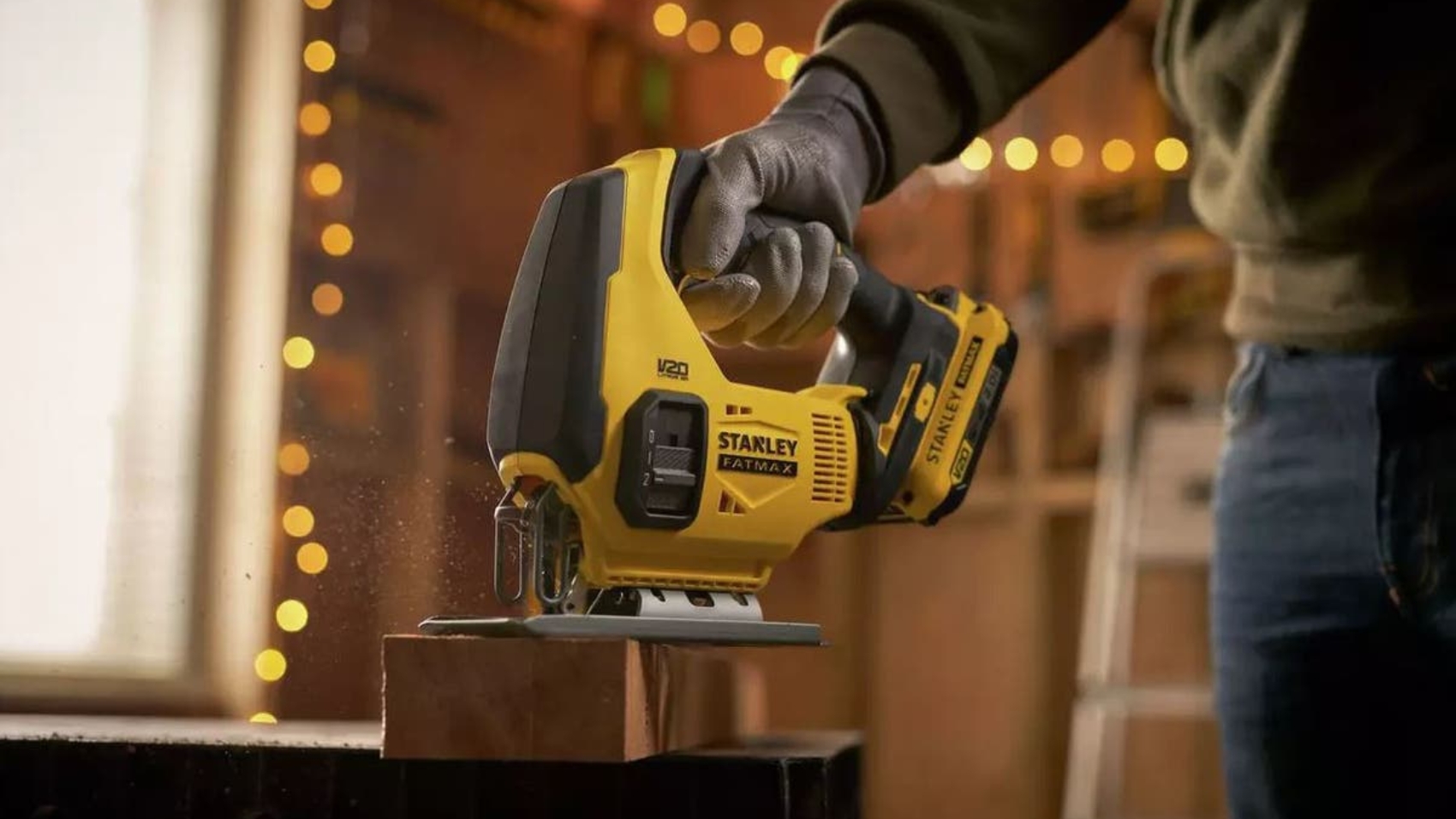 Stanley-Fatmax-SFMCS600D1K-GB-2Ah-V20-Cordless-Jigsaw-18V-2.jpeg