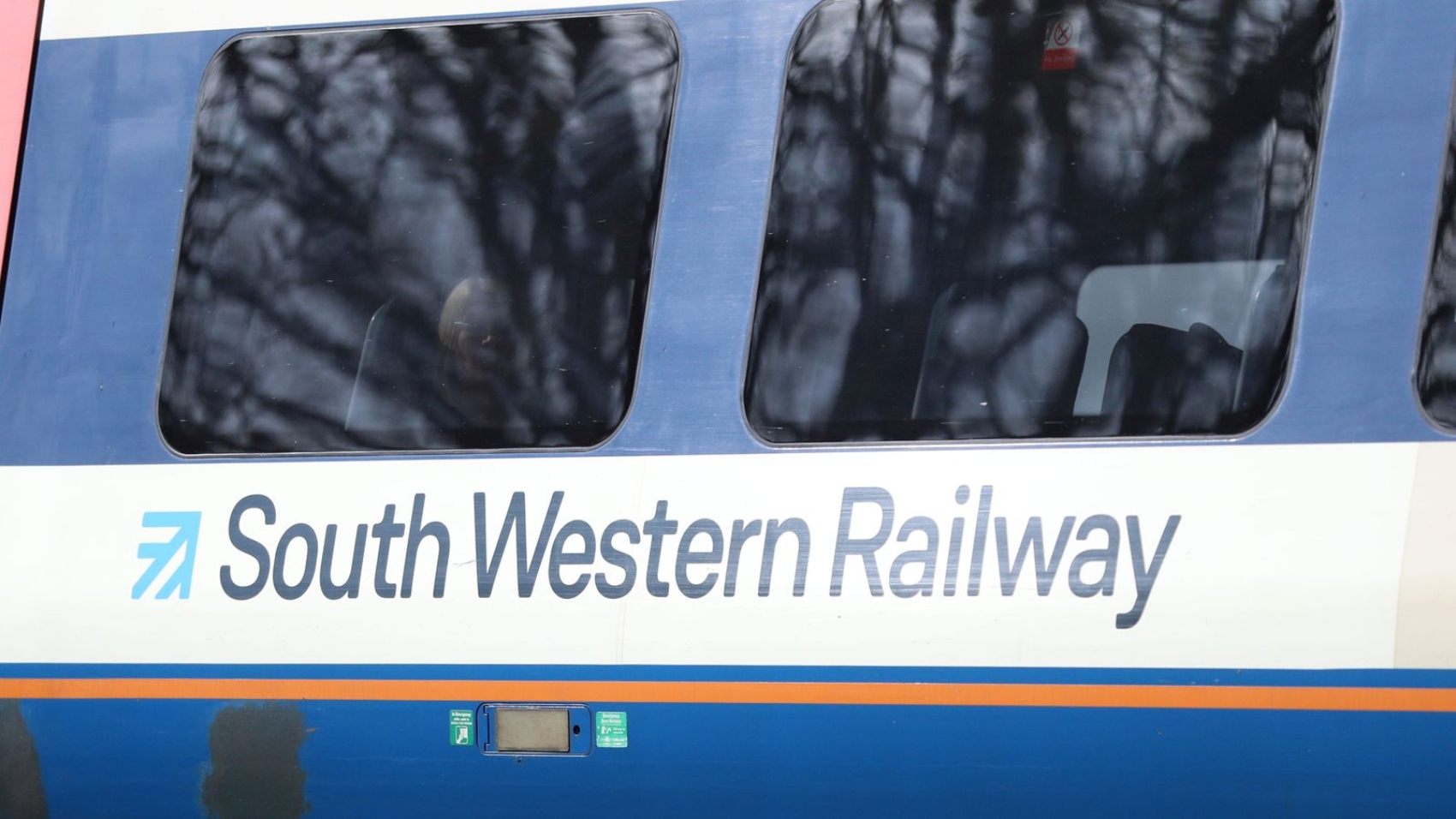 skynews-south-western-railway_6478104.jpg